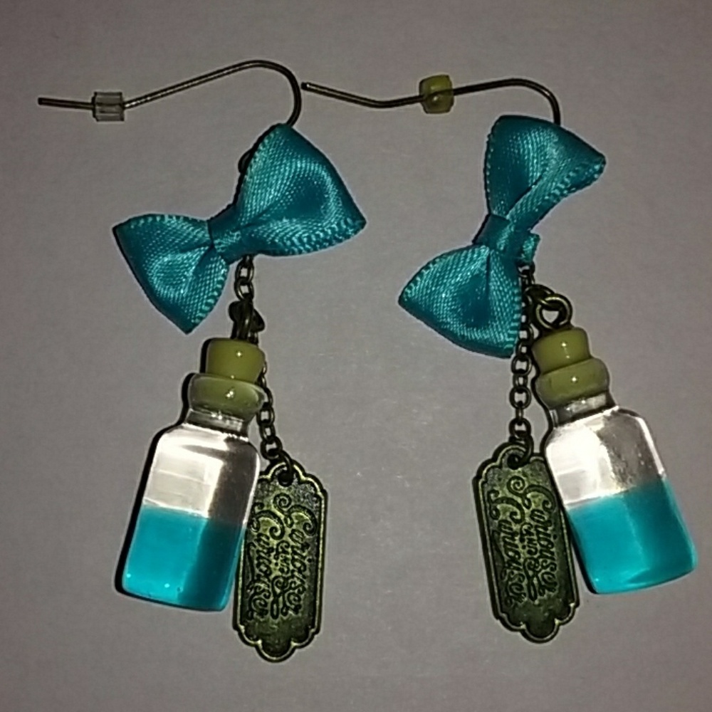 Alice in Wonderland Drink Me Earrings